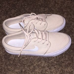 Khaki Nike Stefan Janoski size 5.5Y